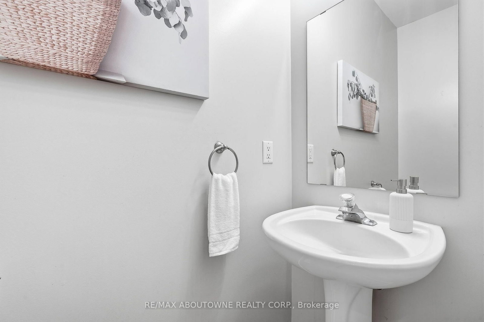 2381 Grand Oak Trail • Oakville, ON photo 18