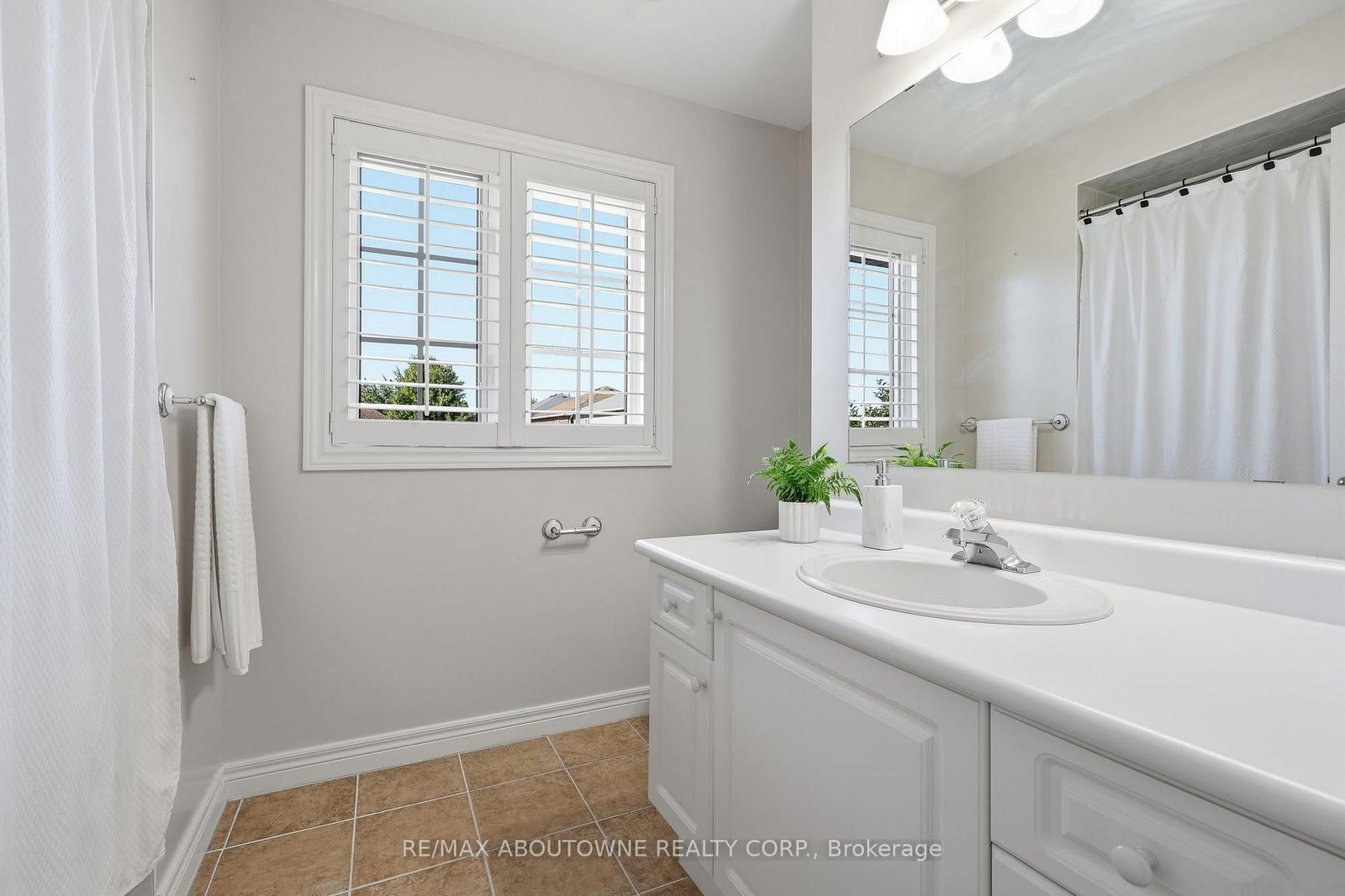 2381 Grand Oak Trail • Oakville, ON photo 28