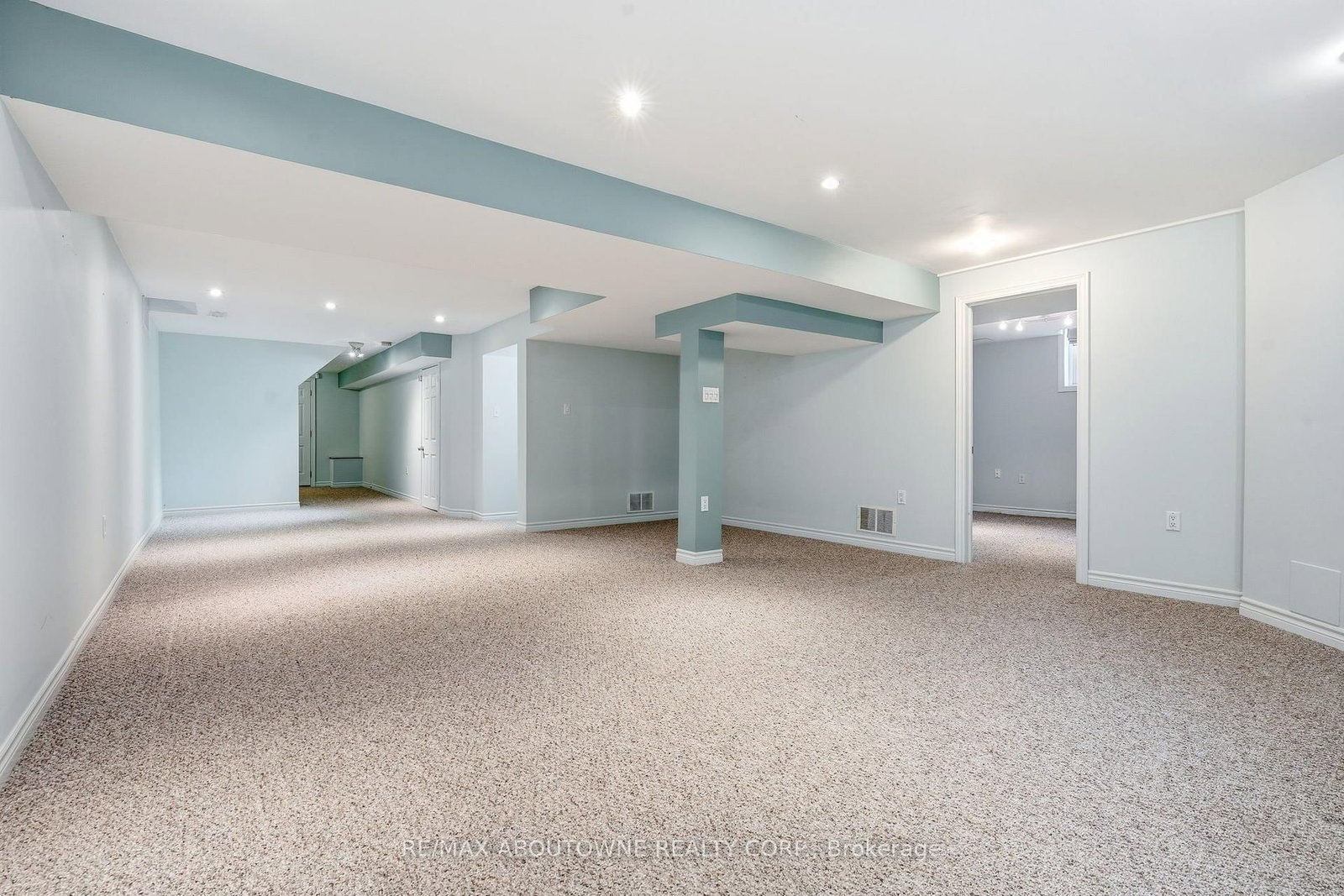 2381 Grand Oak Trail • Oakville, ON photo 31