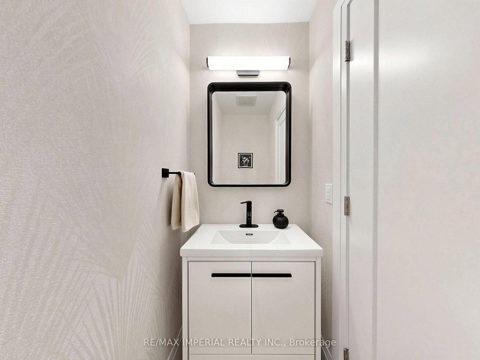 404 Glen Park Avenue • Toronto, ON photo 14