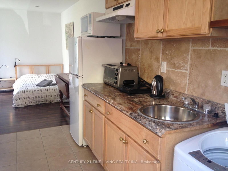 (Grdn) - 400 Nairn Avenue