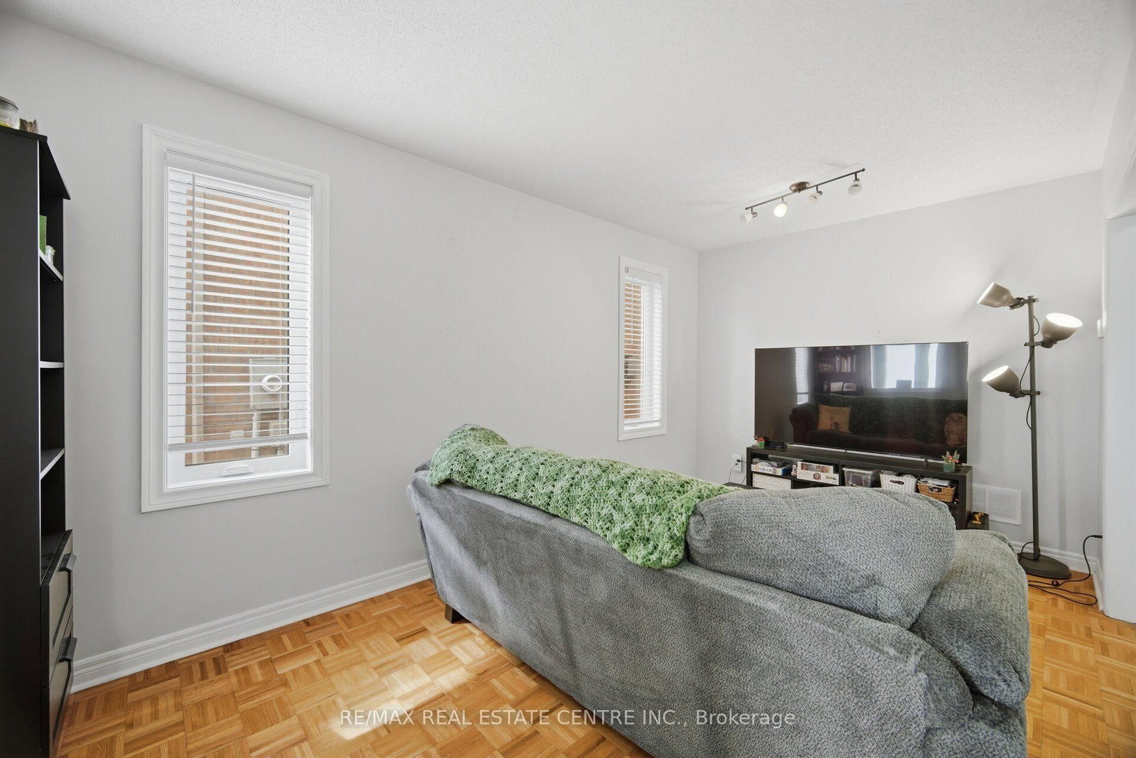 65 Coolspring Crescent • Caledon, ON photo 6