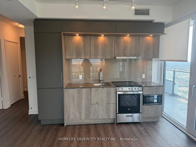 2702 - 448 Burnhamthorpe Road