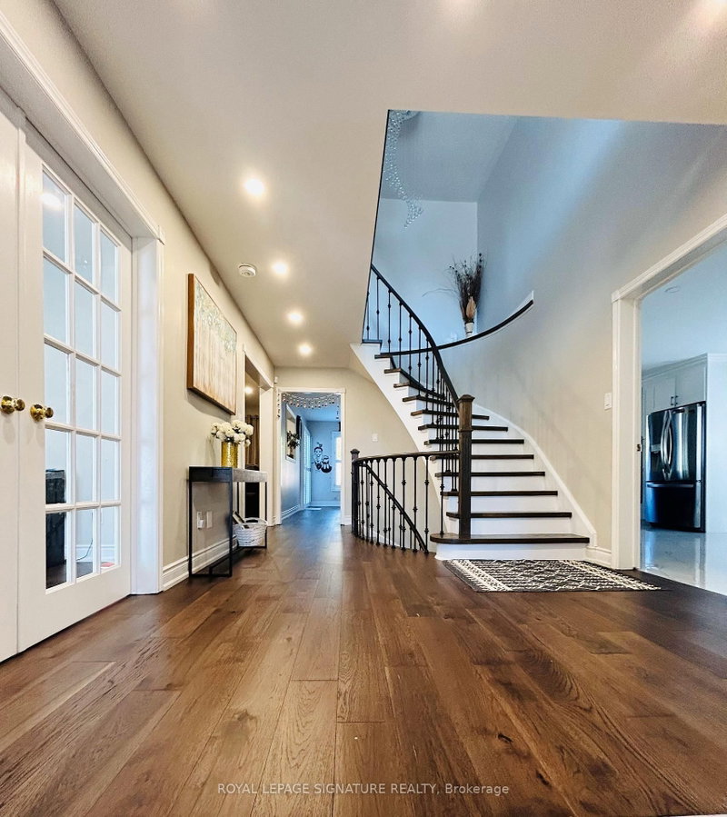 Upper - 2951 Kingsway Drive