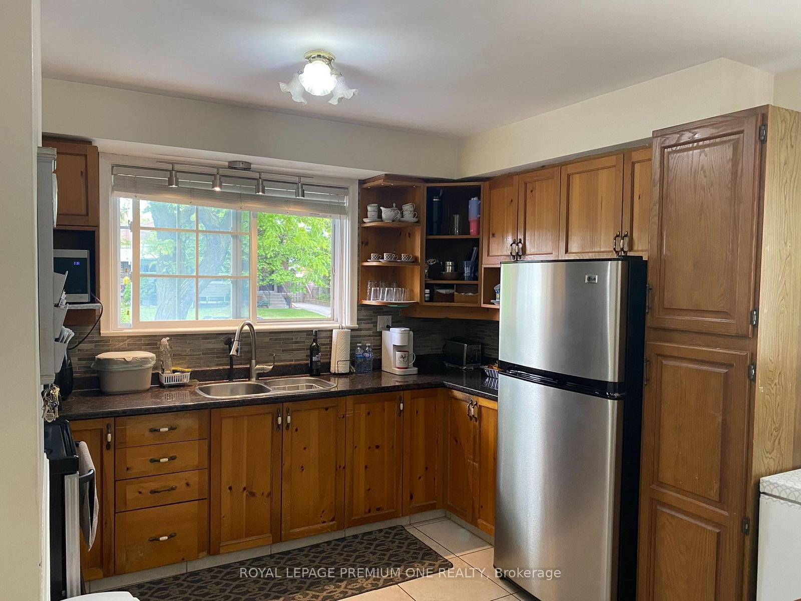 73 KANARICK Crescent • Toronto, ON photo 4