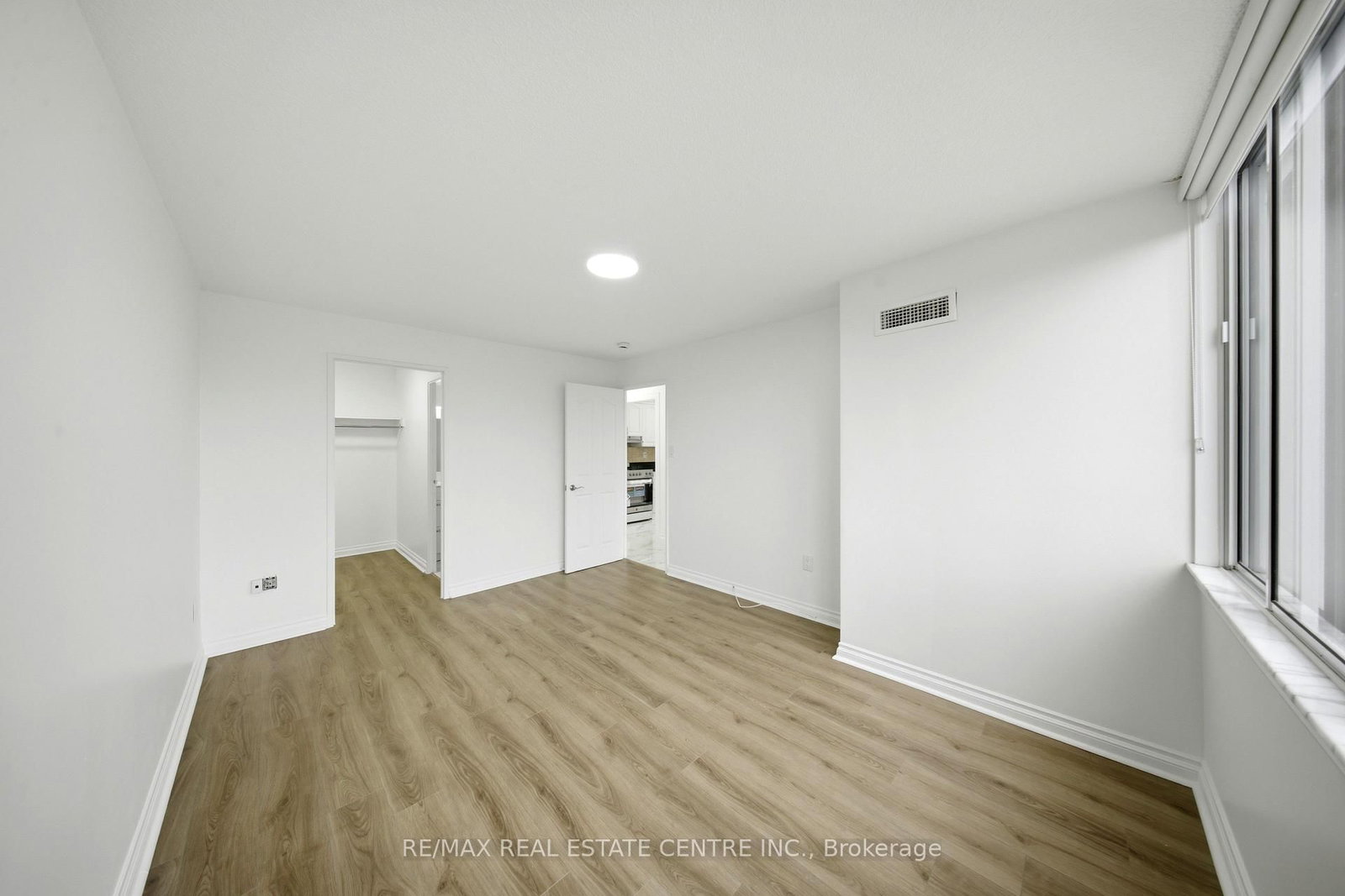 1300 Mississauga Valley Boulevard • #511 • Mississauga, ON photo 13