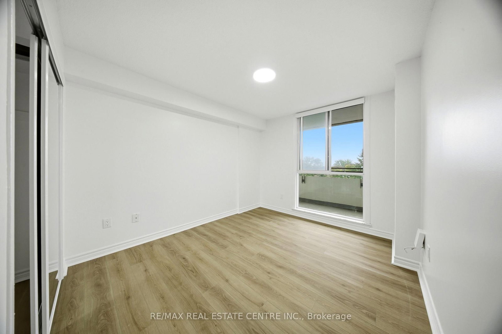 1300 Mississauga Valley Boulevard • #511 • Mississauga, ON photo 17
