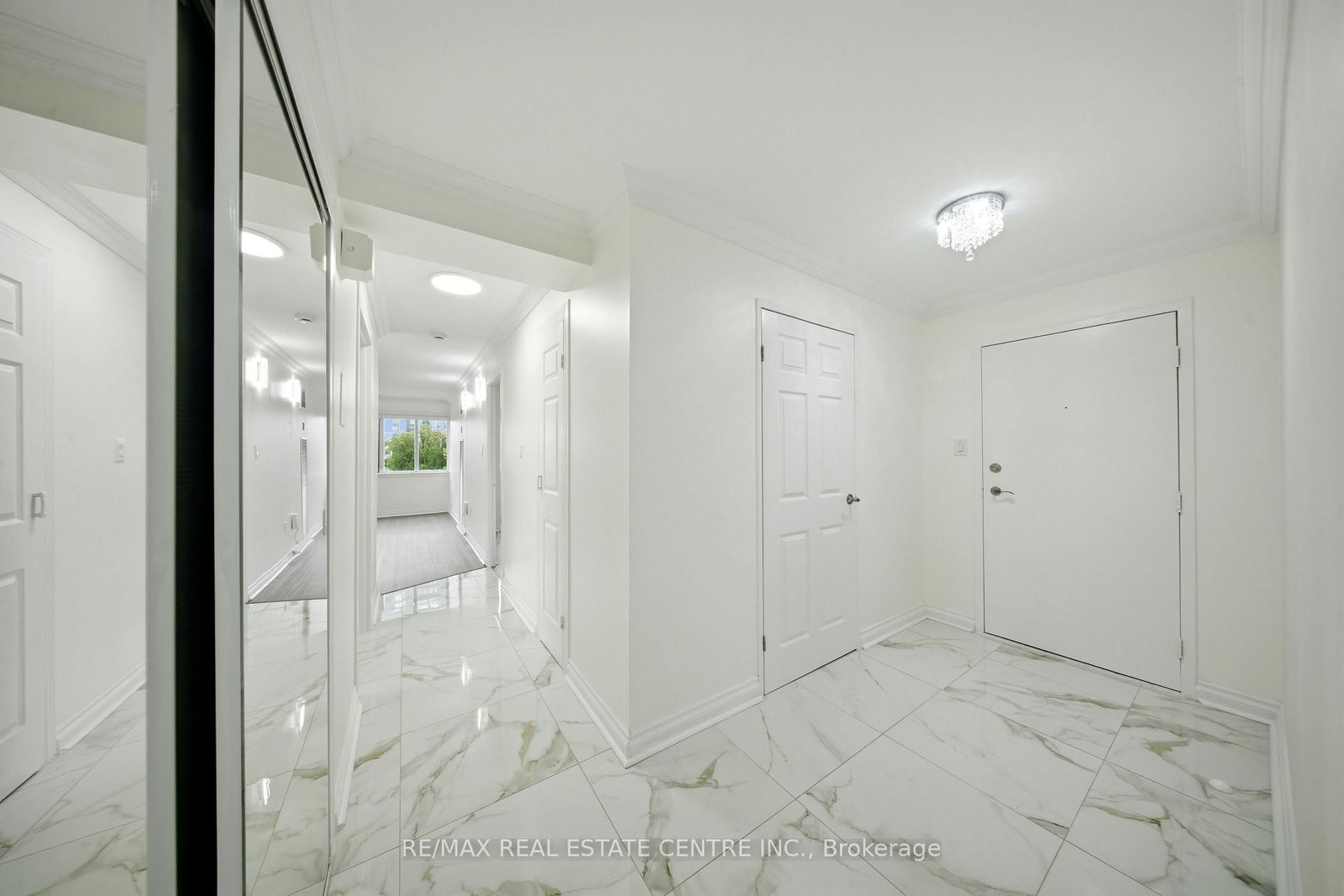 1300 Mississauga Valley Boulevard • #511 • Mississauga, ON photo 4