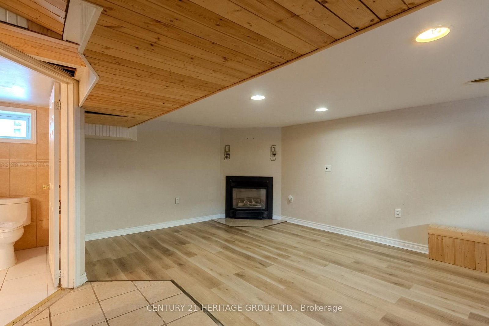2232 Queensway Drive • Burlington, ON photo 16
