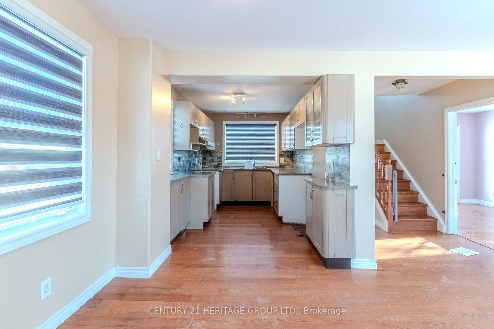 2232 Queensway Drive • Burlington, ON photo 3