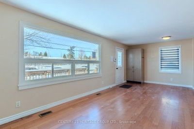 2232 Queensway Drive • Burlington, ON photo 5