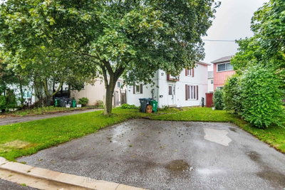 19 Huntingwood Crescent • Brampton, ON photo 2