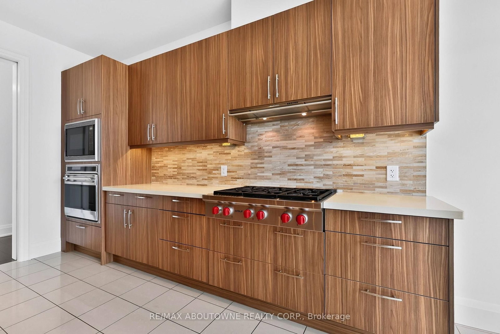 11 Bronte Road • #808 • Oakville, ON photo 14