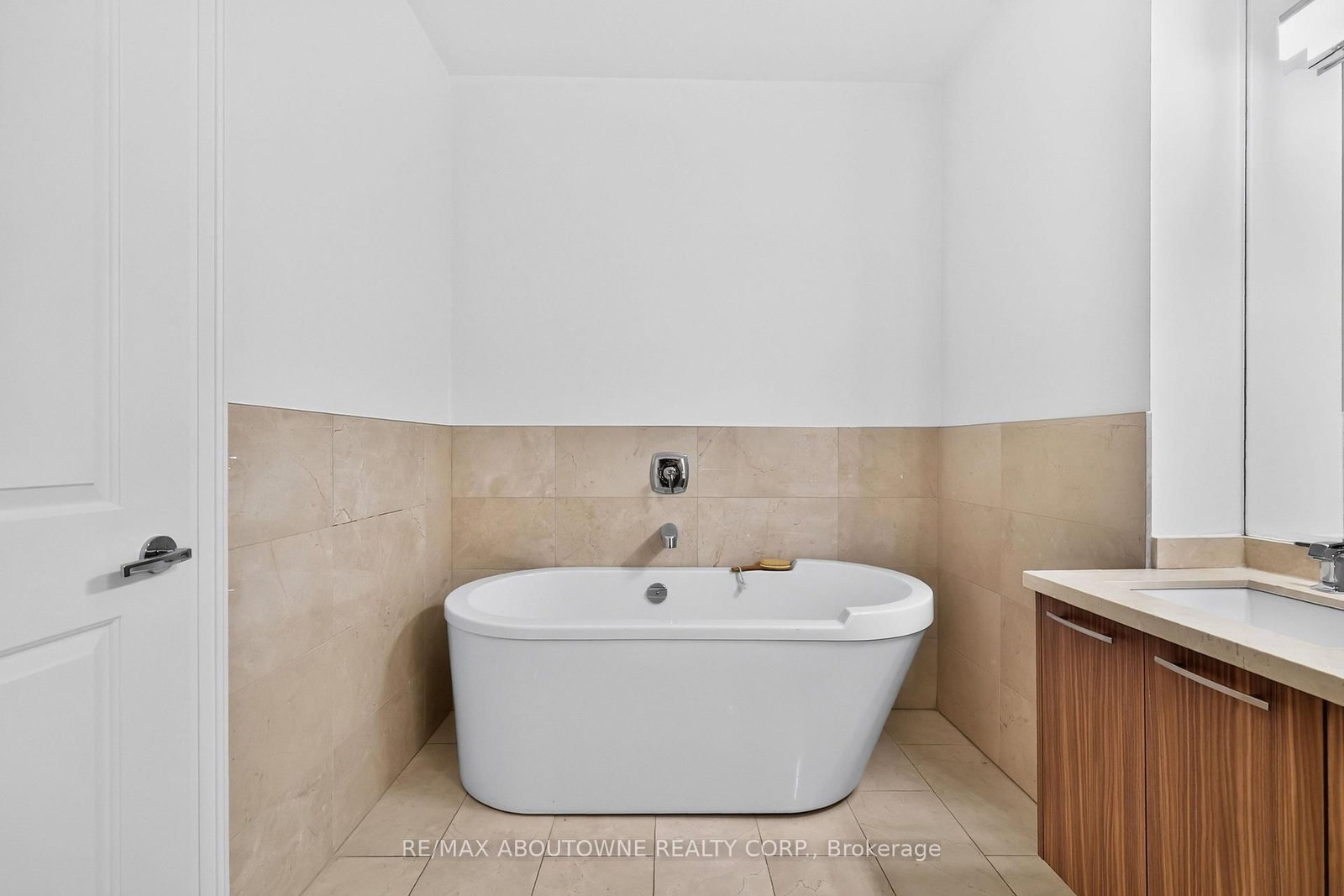 11 Bronte Road • #808 • Oakville, ON photo 28