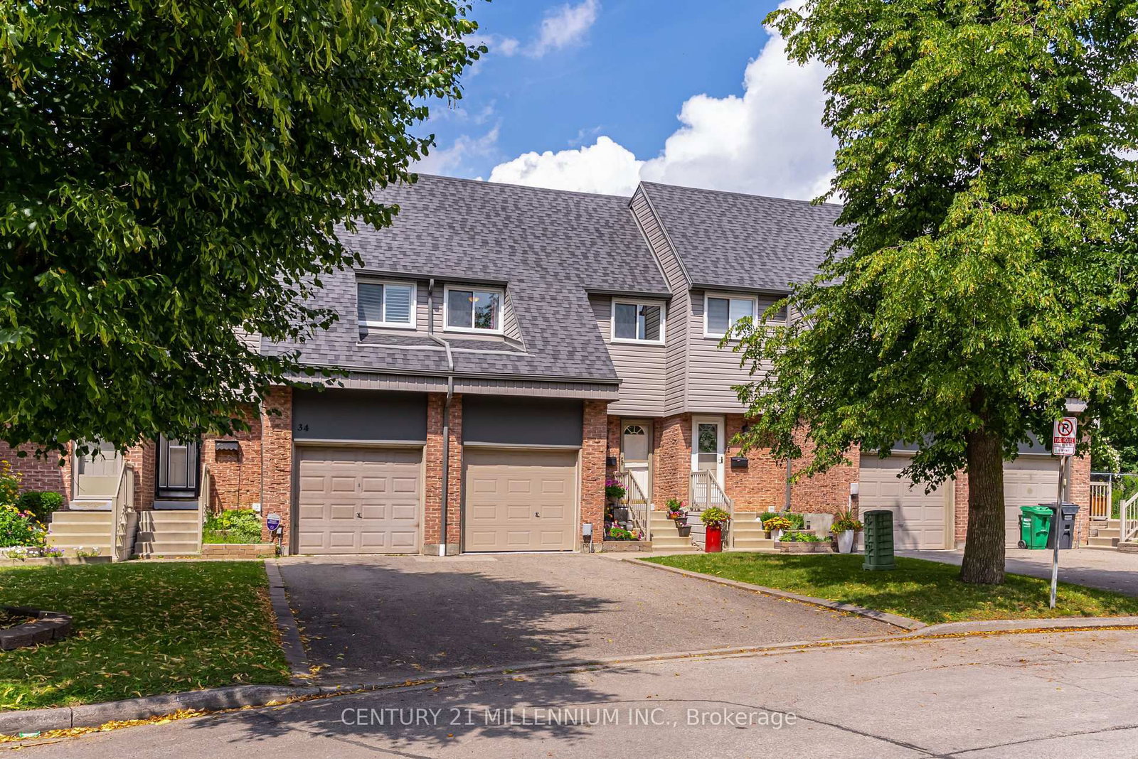 35 Tara Park Crescent • Brampton, ON photo 2