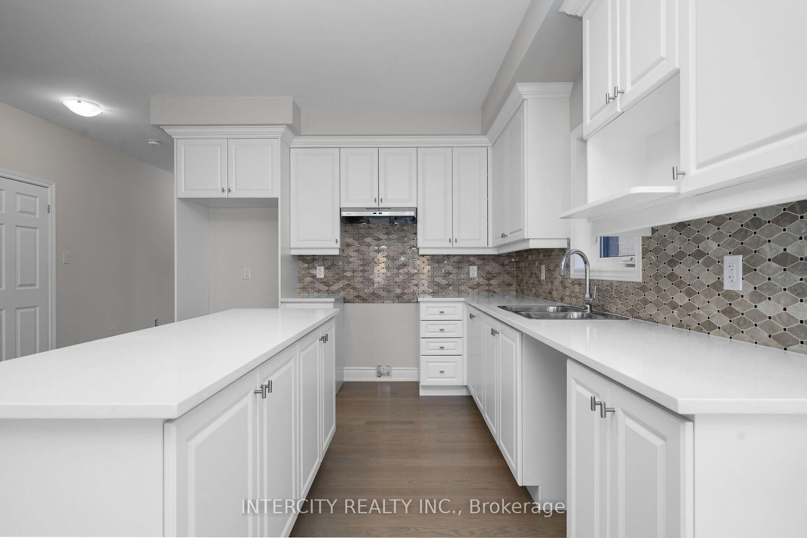33 Ruby Lane • Halton Hills, ON photo 9