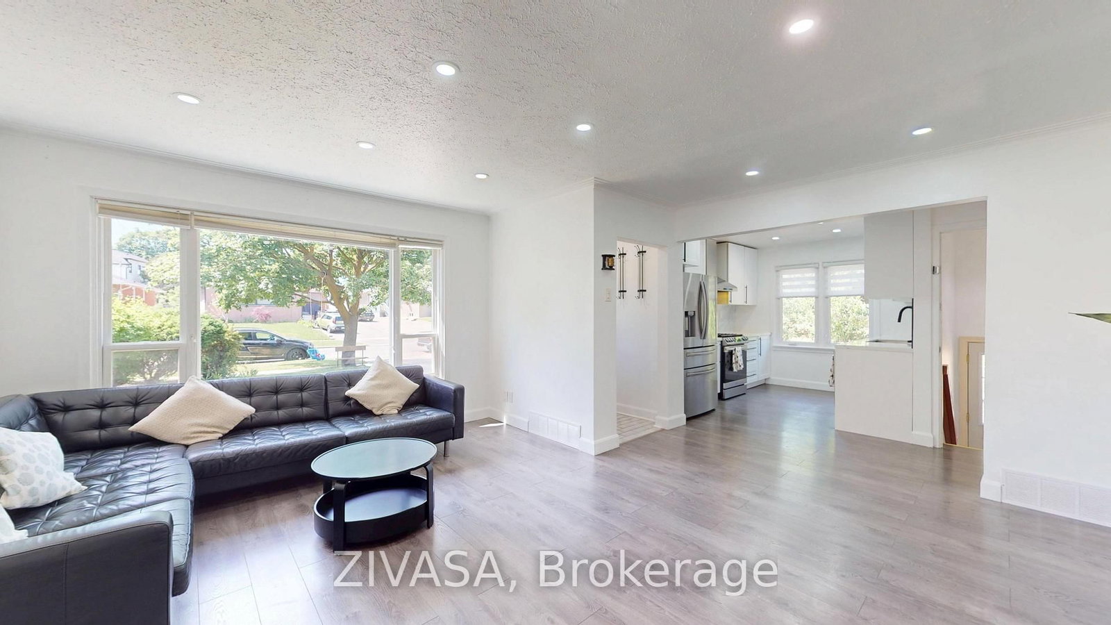 125 Jeffcoat Drive • Toronto, ON photo 11