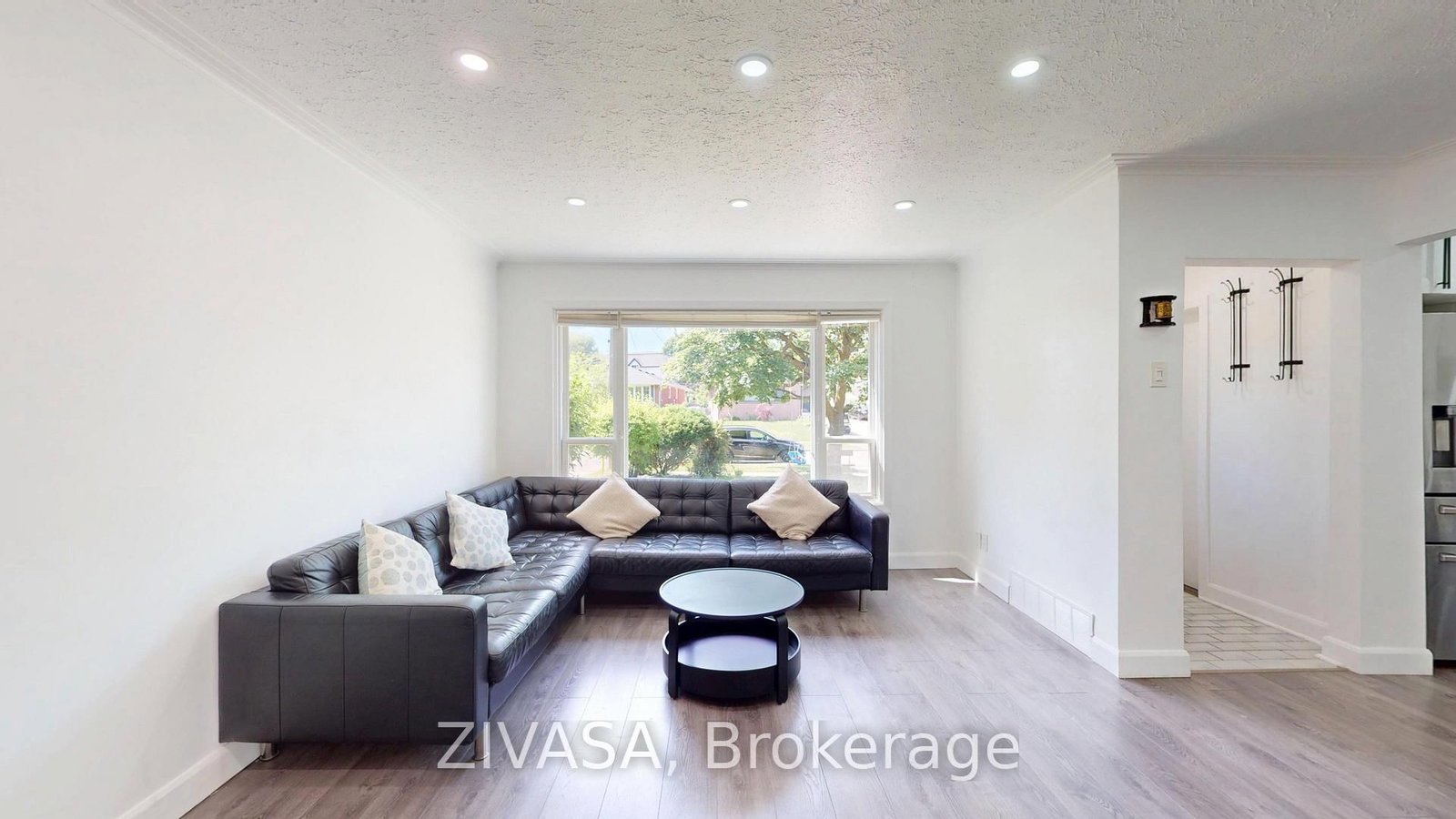 125 Jeffcoat Drive • Toronto, ON photo 12