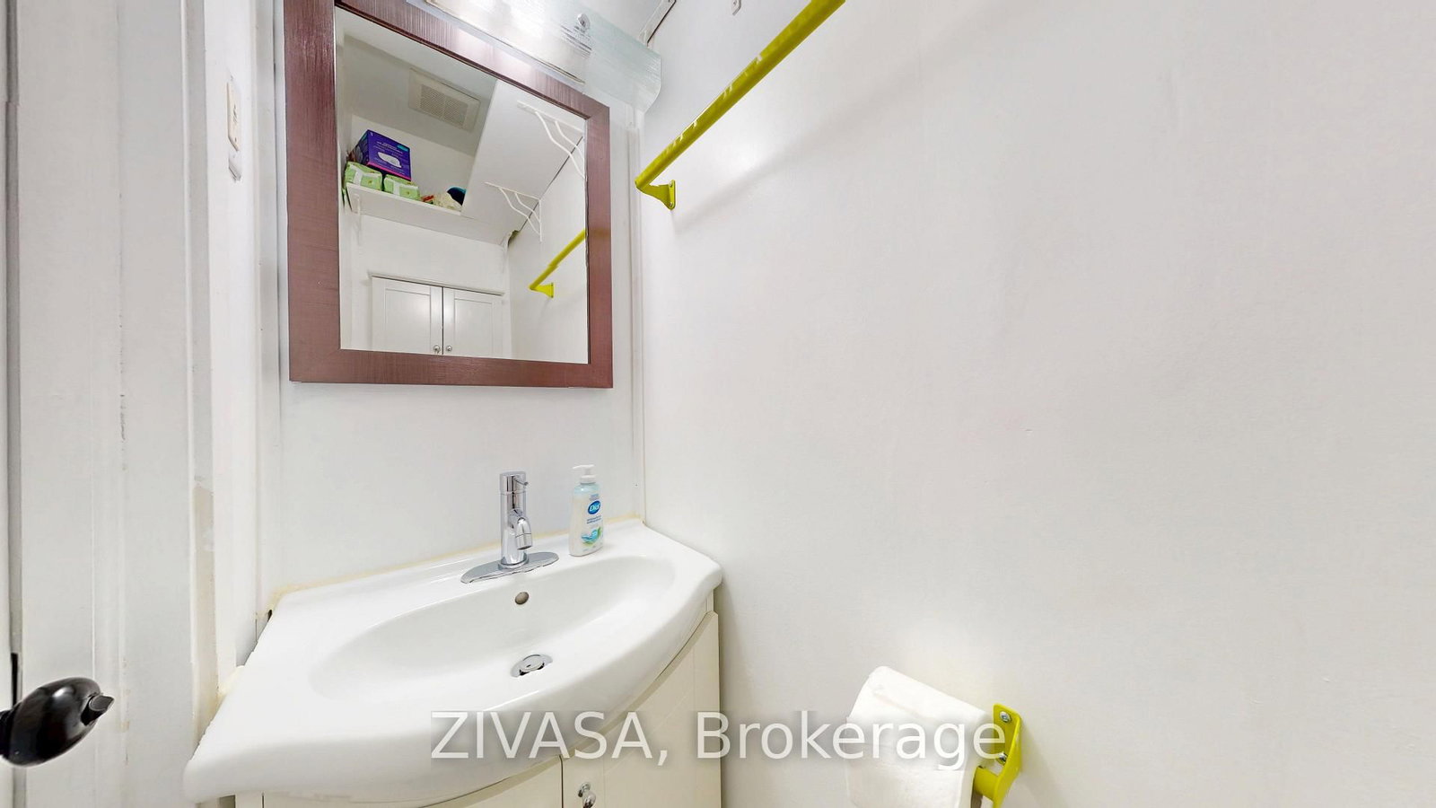 125 Jeffcoat Drive • Toronto, ON photo 19