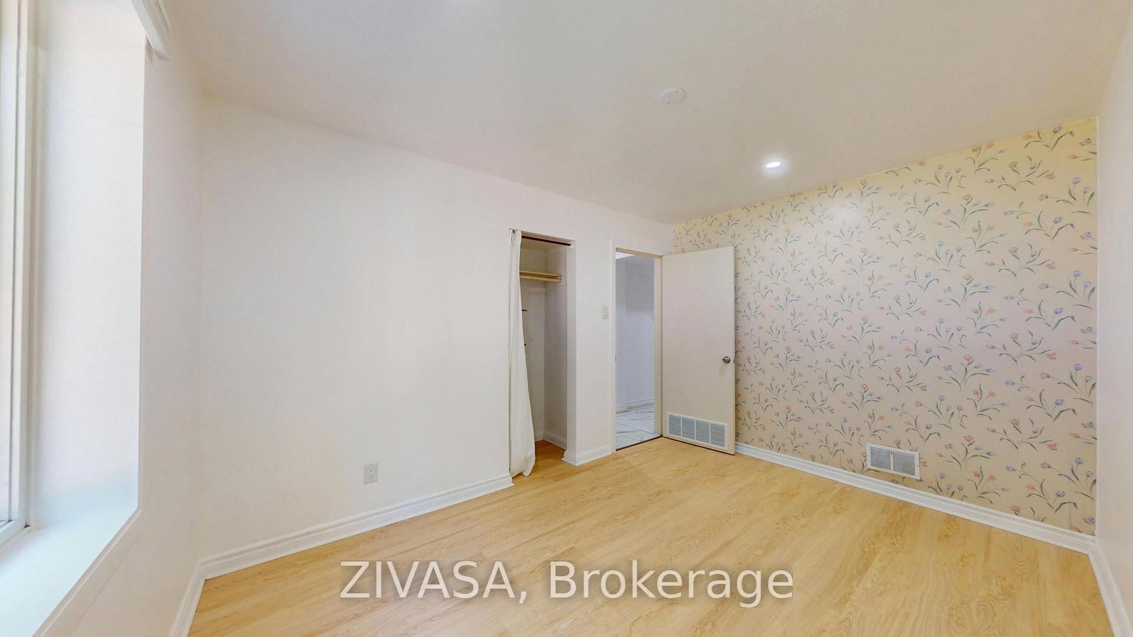 125 Jeffcoat Drive • Toronto, ON photo 25