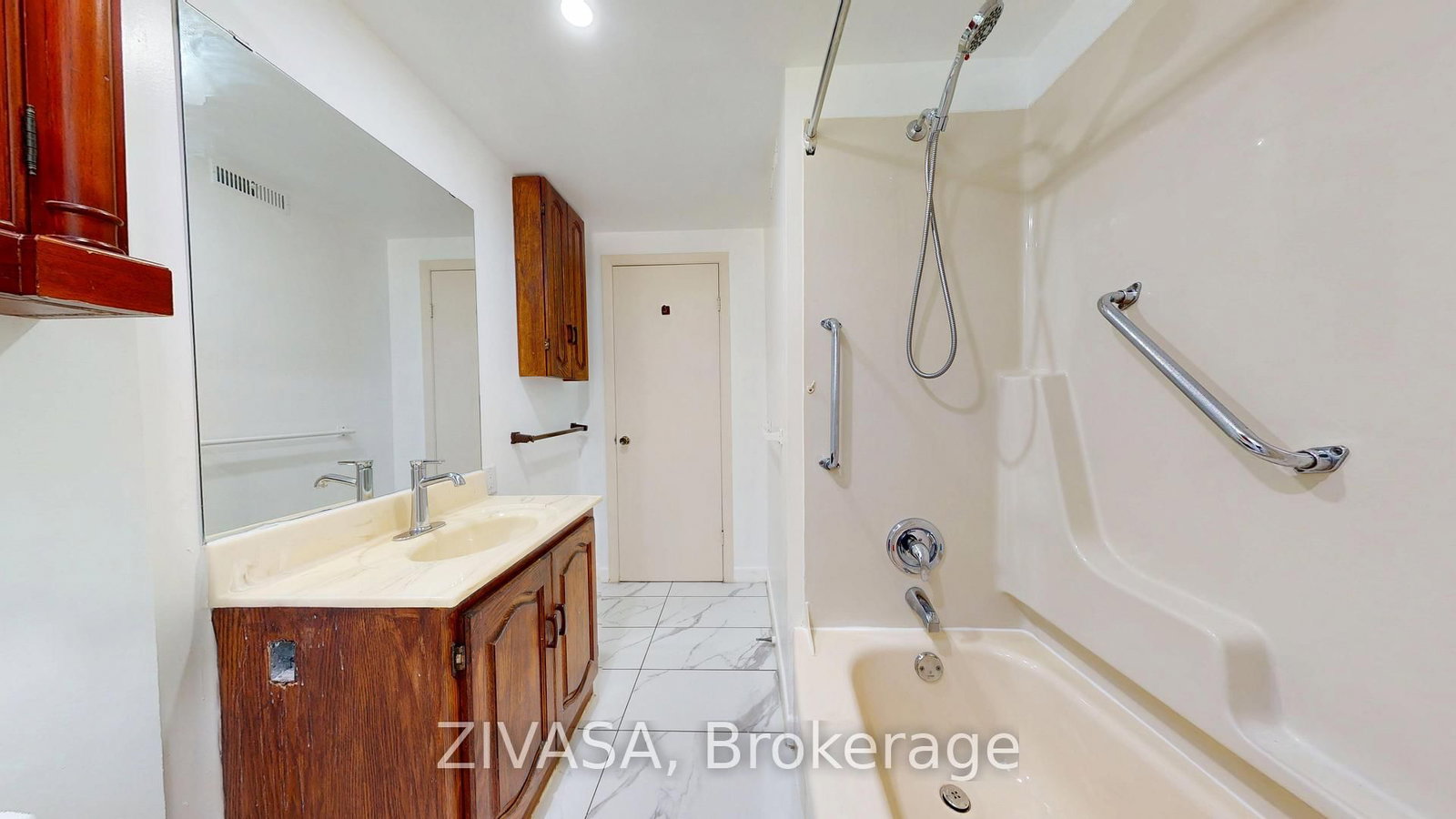 125 Jeffcoat Drive • Toronto, ON photo 27