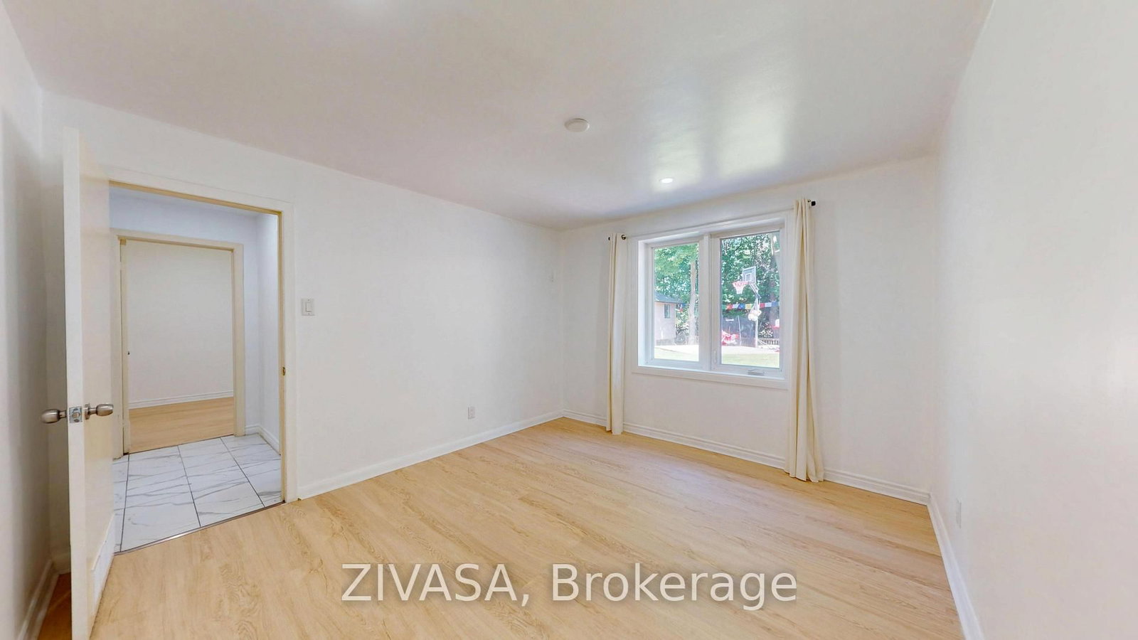 125 Jeffcoat Drive • Toronto, ON photo 29
