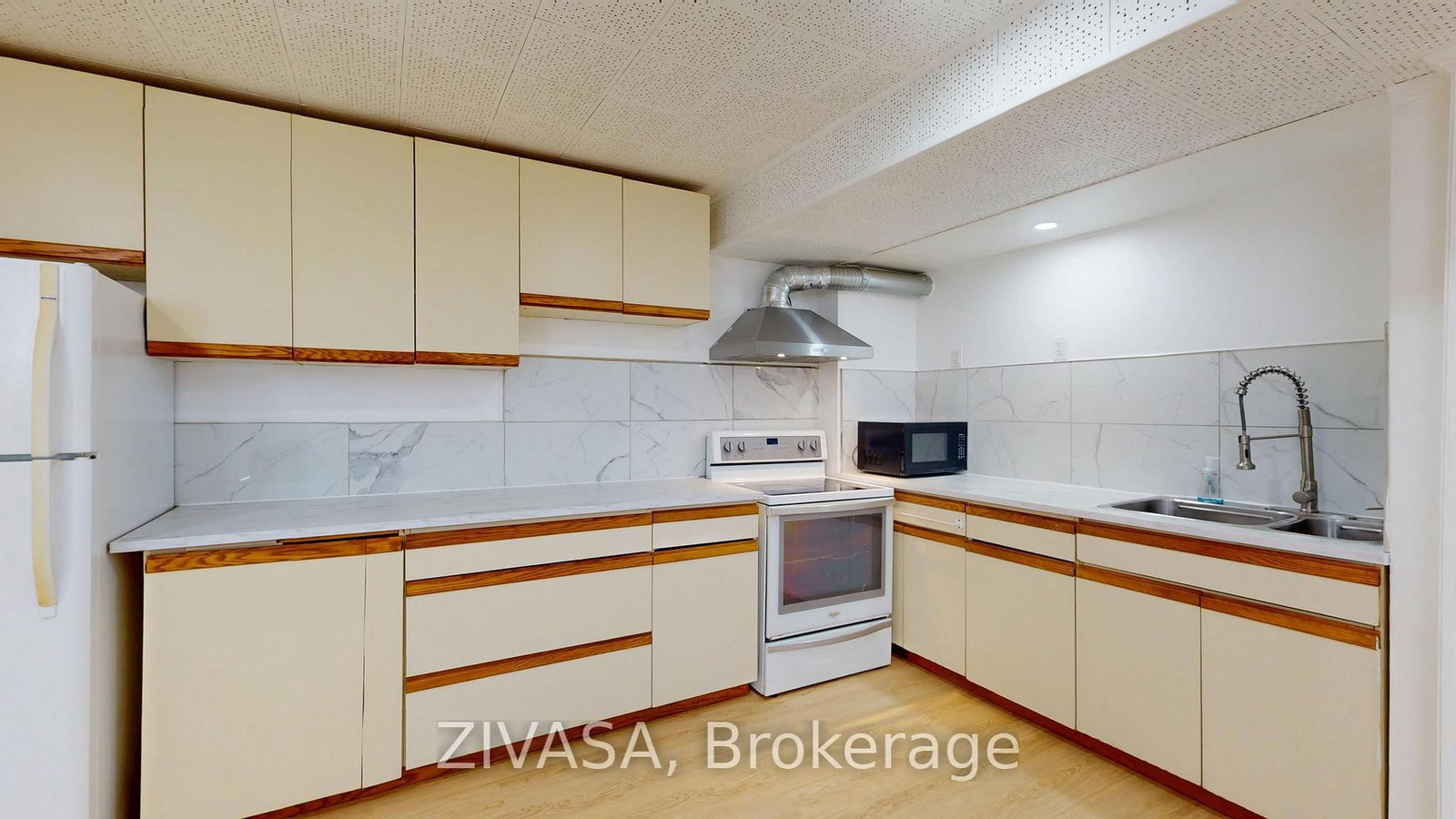 125 Jeffcoat Drive • Toronto, ON photo 30