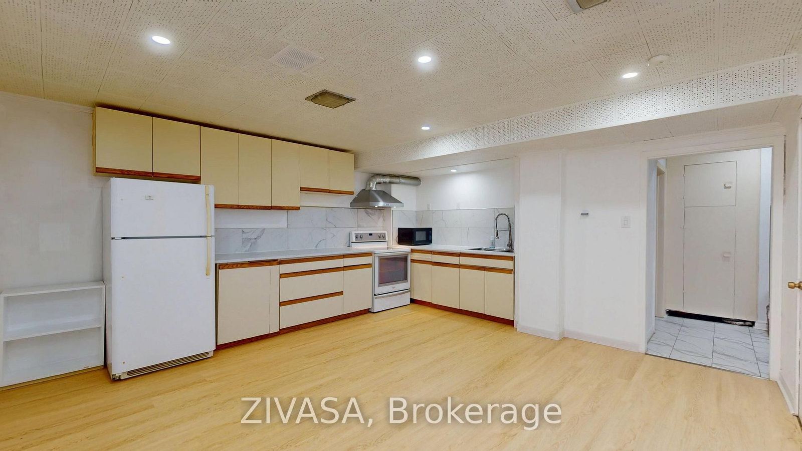 125 Jeffcoat Drive • Toronto, ON photo 31