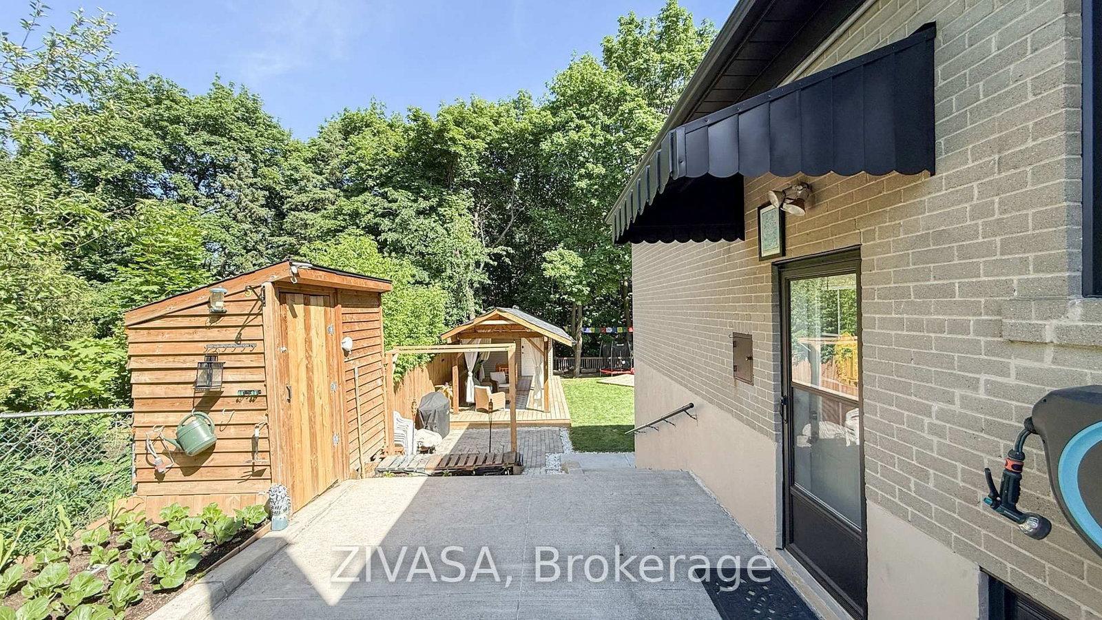 125 Jeffcoat Drive • Toronto, ON photo 35