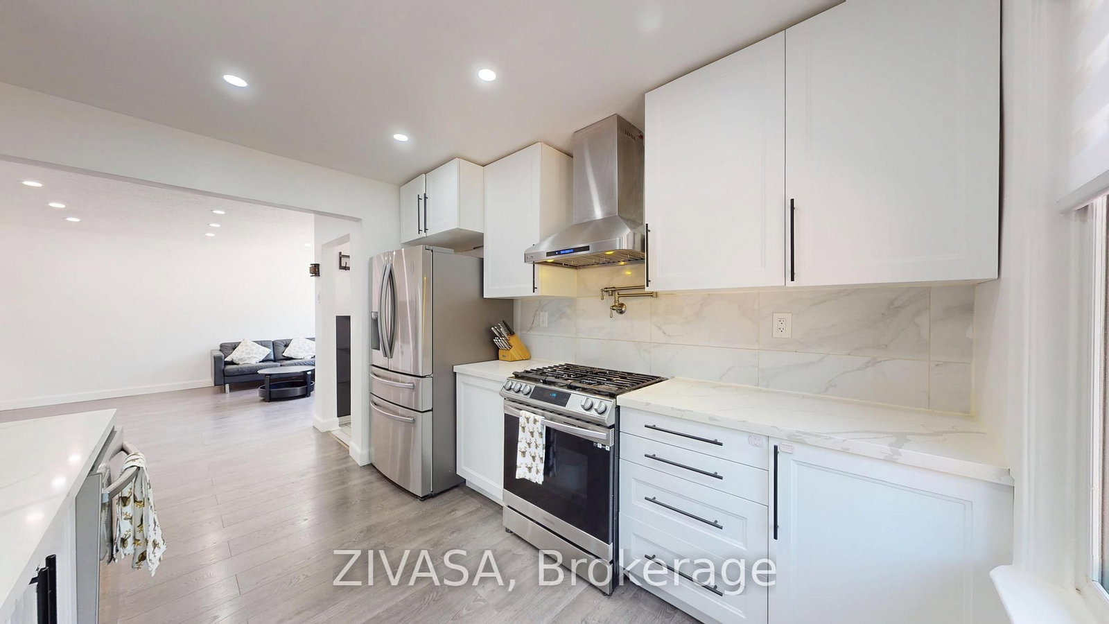 125 Jeffcoat Drive • Toronto, ON photo 6
