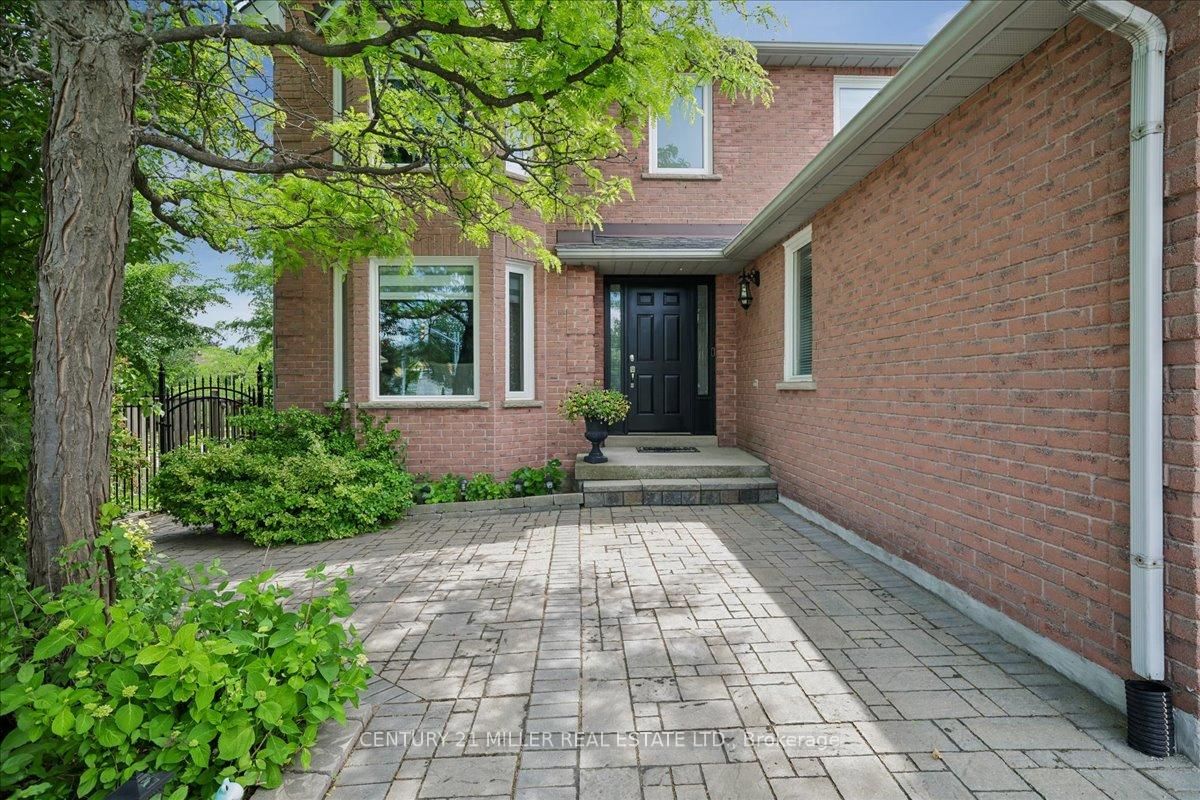 2120 Sixth Line • Oakville, ON photo 3