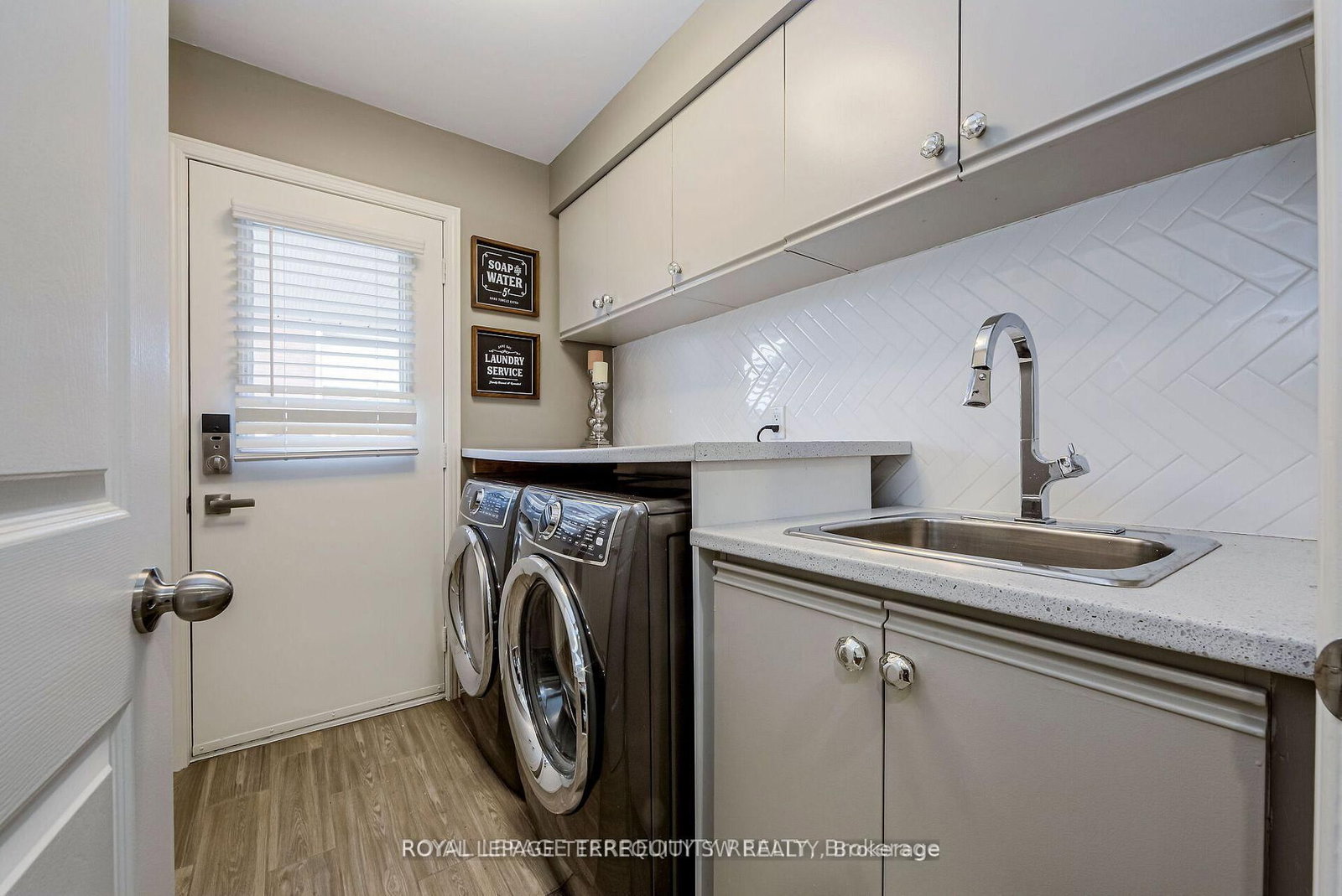 2025 Parklane Crescent • Burlington, ON photo 18