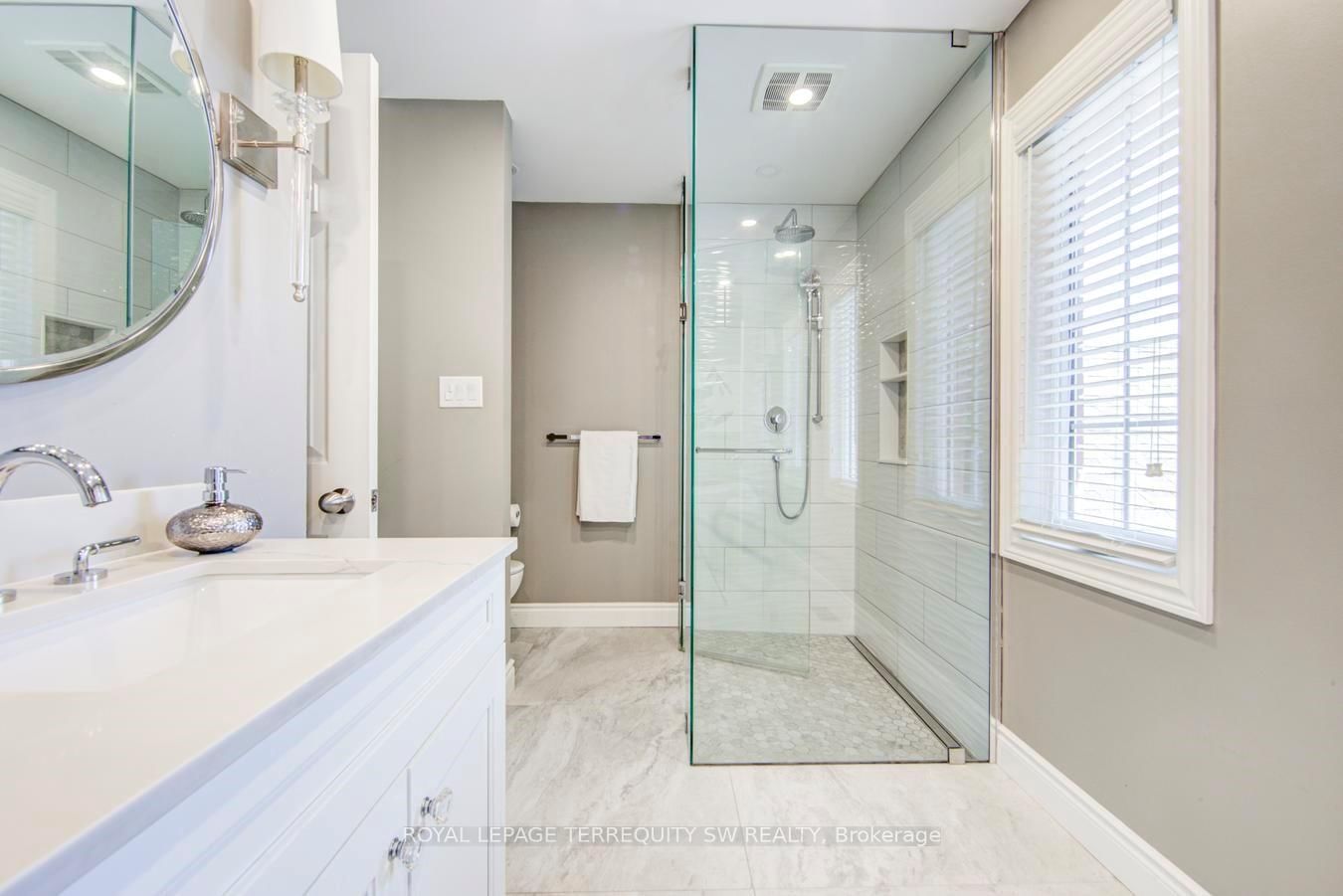 2025 Parklane Crescent • Burlington, ON photo 22