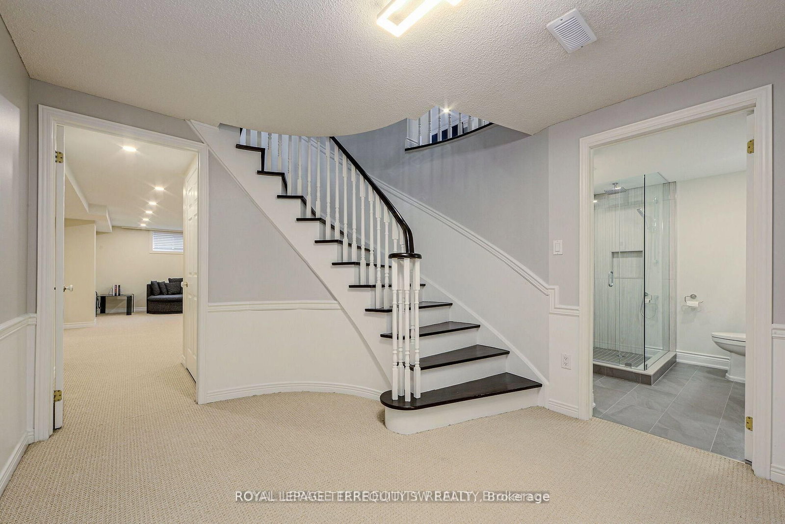2025 Parklane Crescent • Burlington, ON photo 37