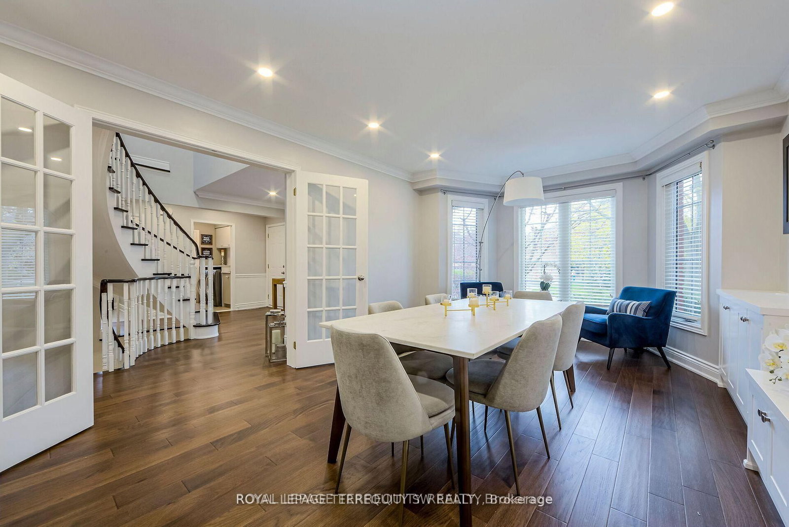 2025 Parklane Crescent • Burlington, ON photo 4