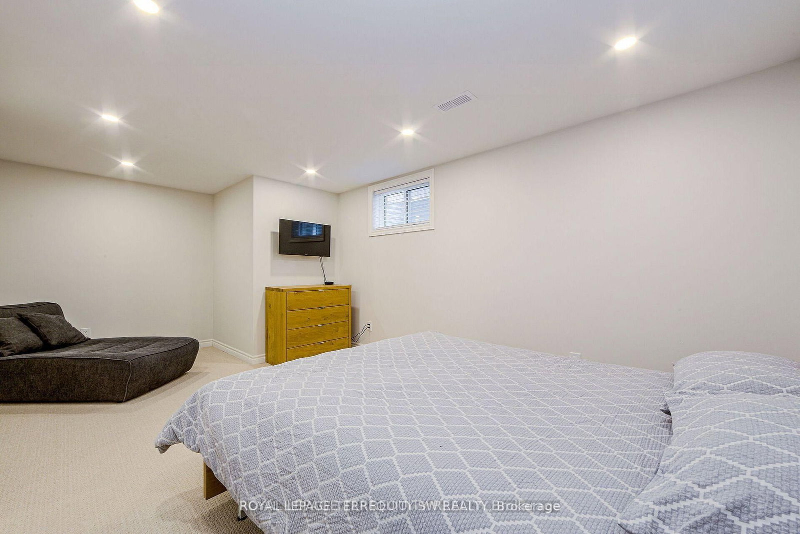 2025 Parklane Crescent • Burlington, ON photo 41