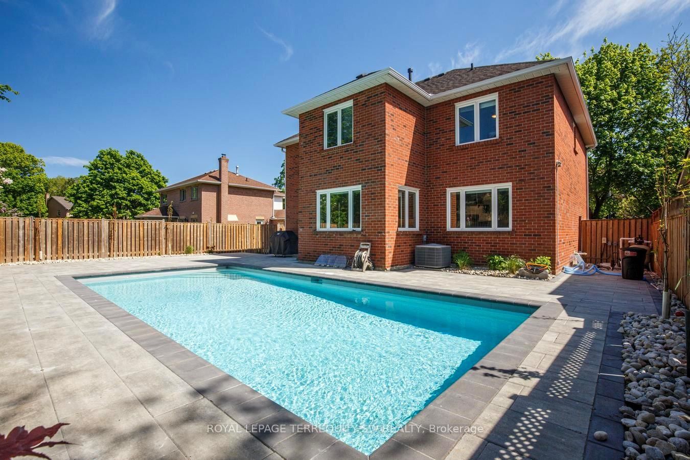 2025 Parklane Crescent • Burlington, ON photo 43