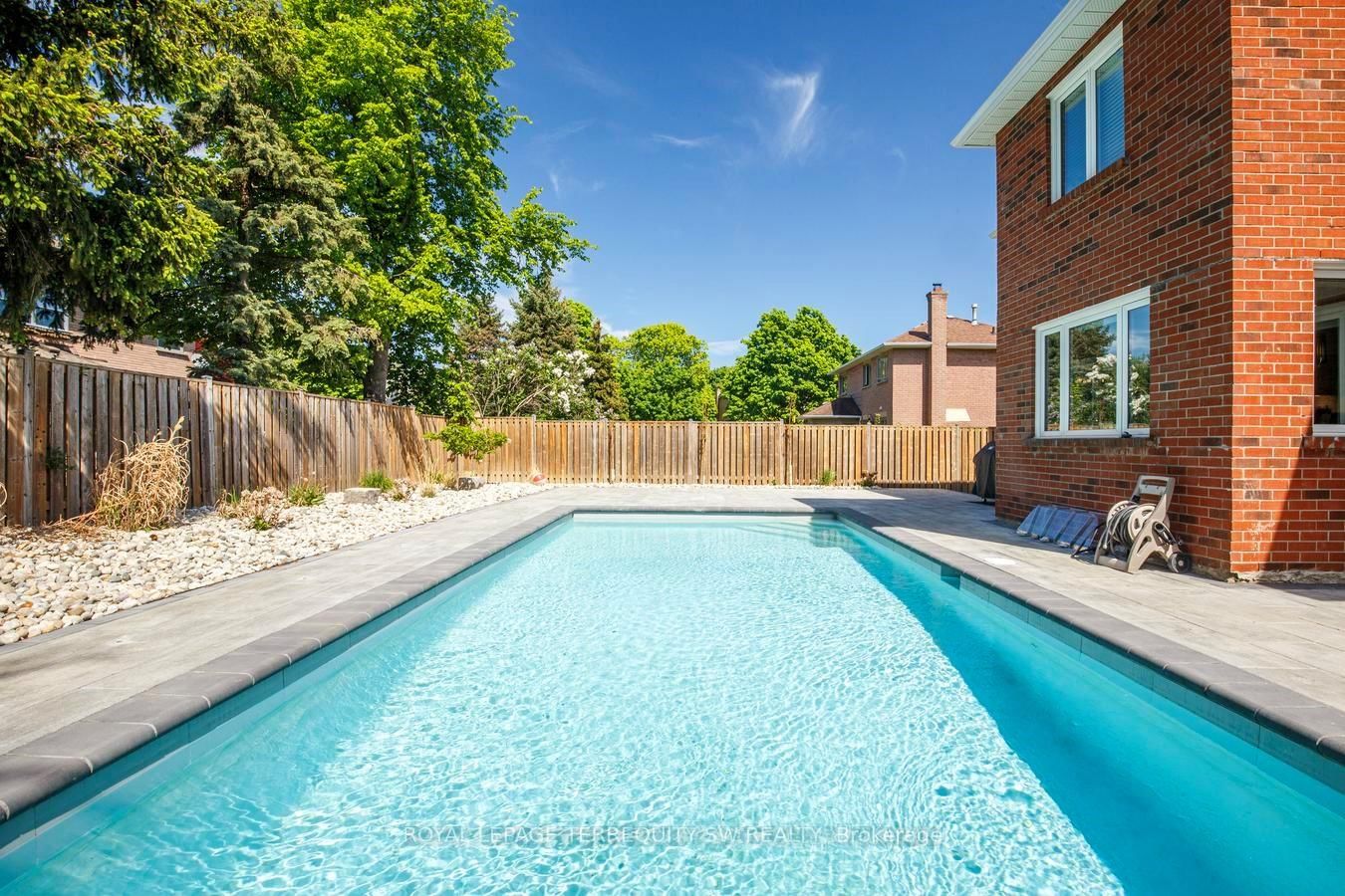 2025 Parklane Crescent • Burlington, ON photo 44