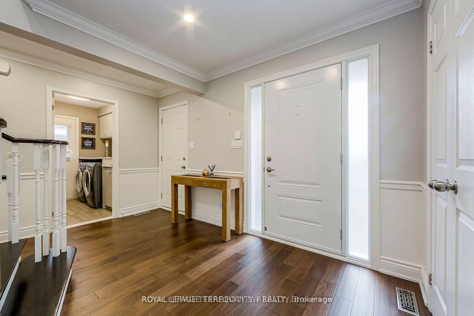 2025 Parklane Crescent • Burlington, ON photo 5