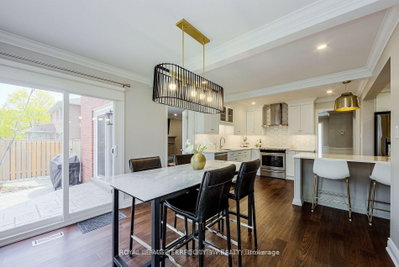 2025 Parklane Crescent • Burlington, ON photo 9