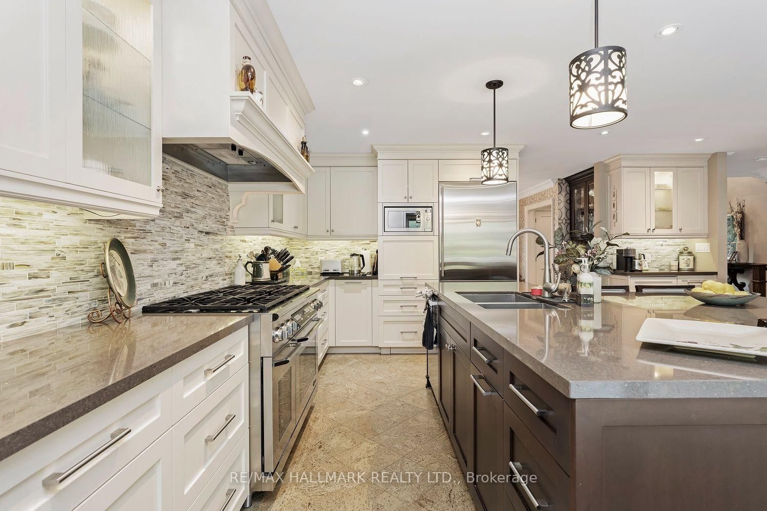 25 Queensborough Crescent • Toronto, ON photo 12