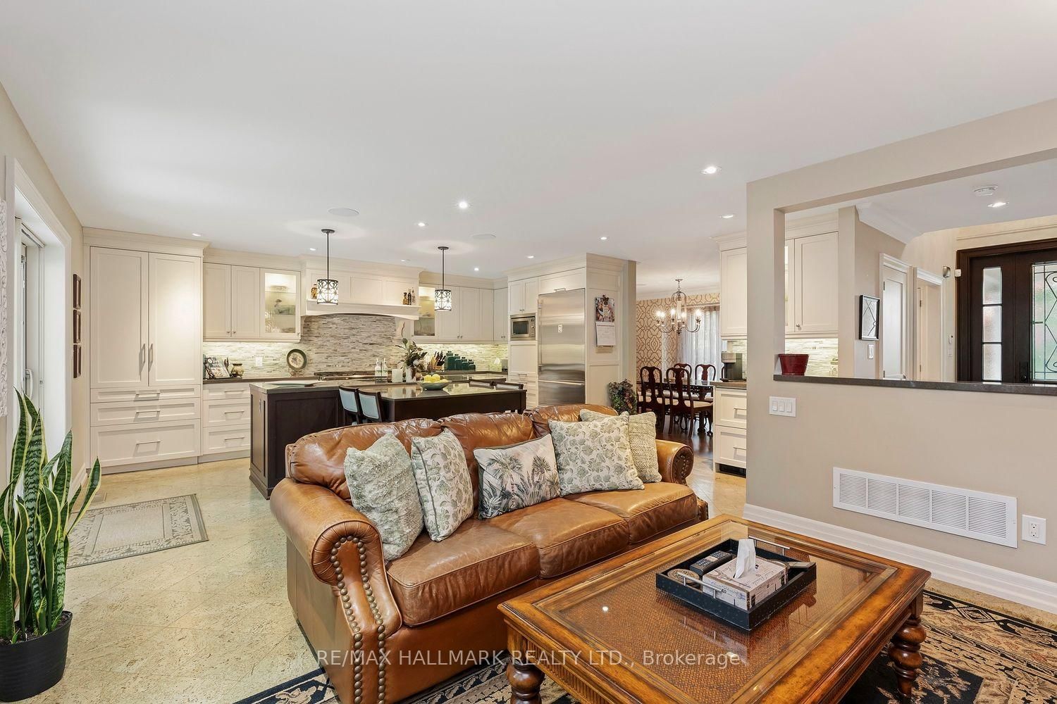 25 Queensborough Crescent • Toronto, ON photo 15