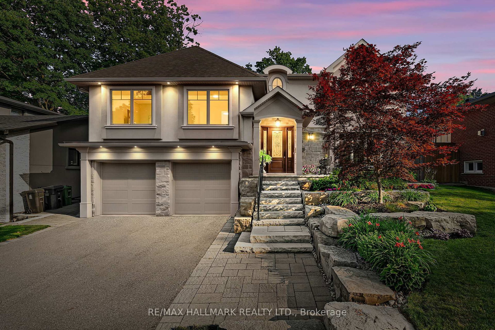 25 Queensborough Crescent • Toronto, ON photo 2