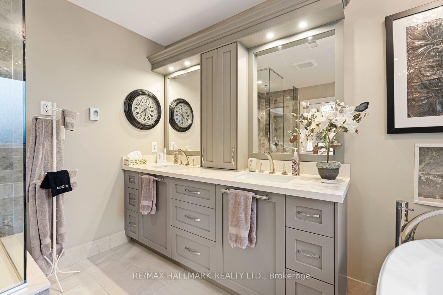 25 Queensborough Crescent • Toronto, ON photo 21