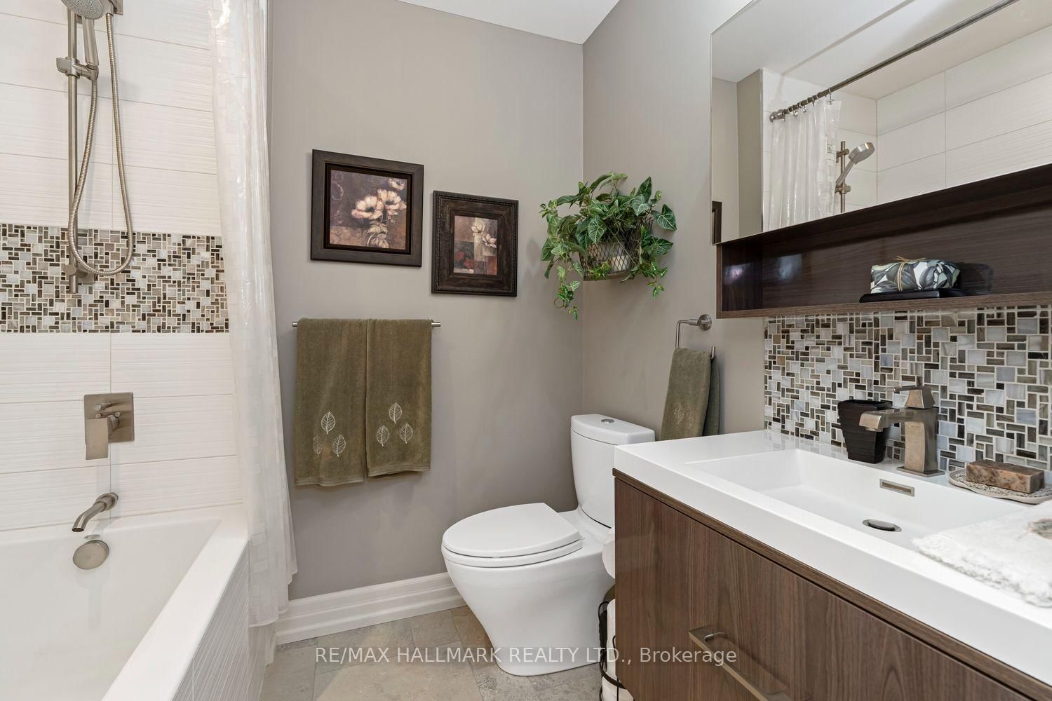 25 Queensborough Crescent • Toronto, ON photo 24