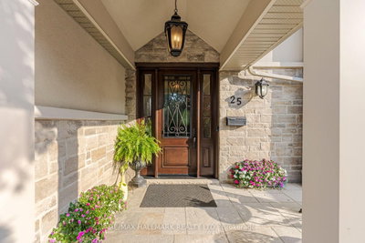 25 Queensborough Crescent • Toronto, ON photo 3