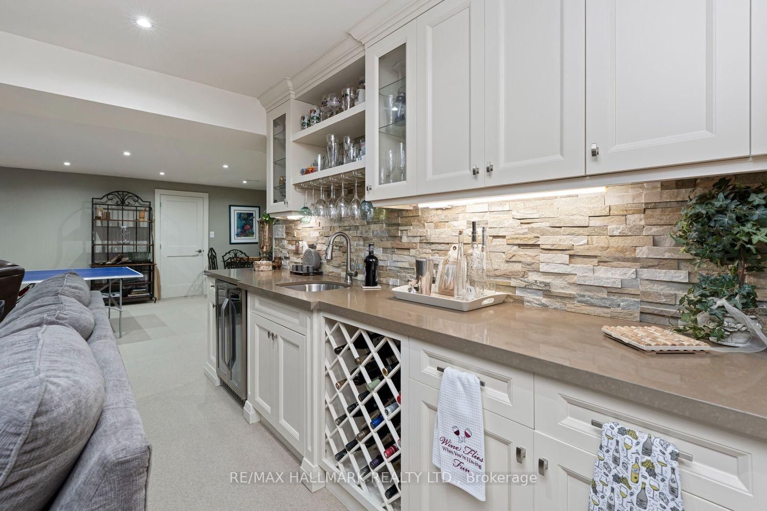25 Queensborough Crescent • Toronto, ON photo 35