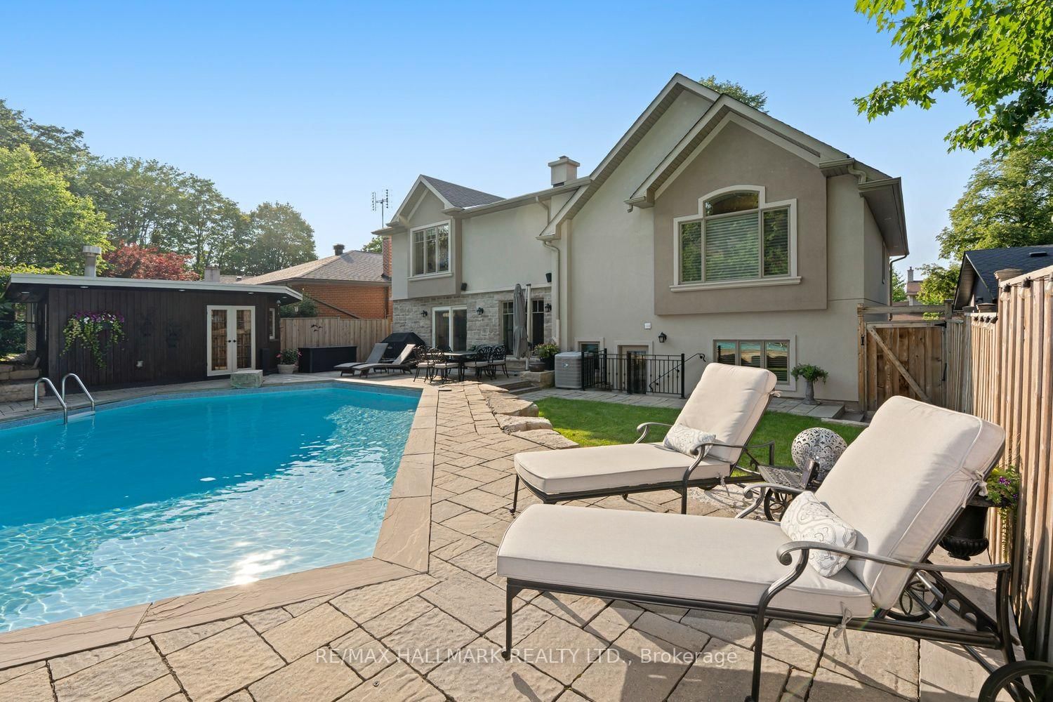 25 Queensborough Crescent • Toronto, ON photo 39