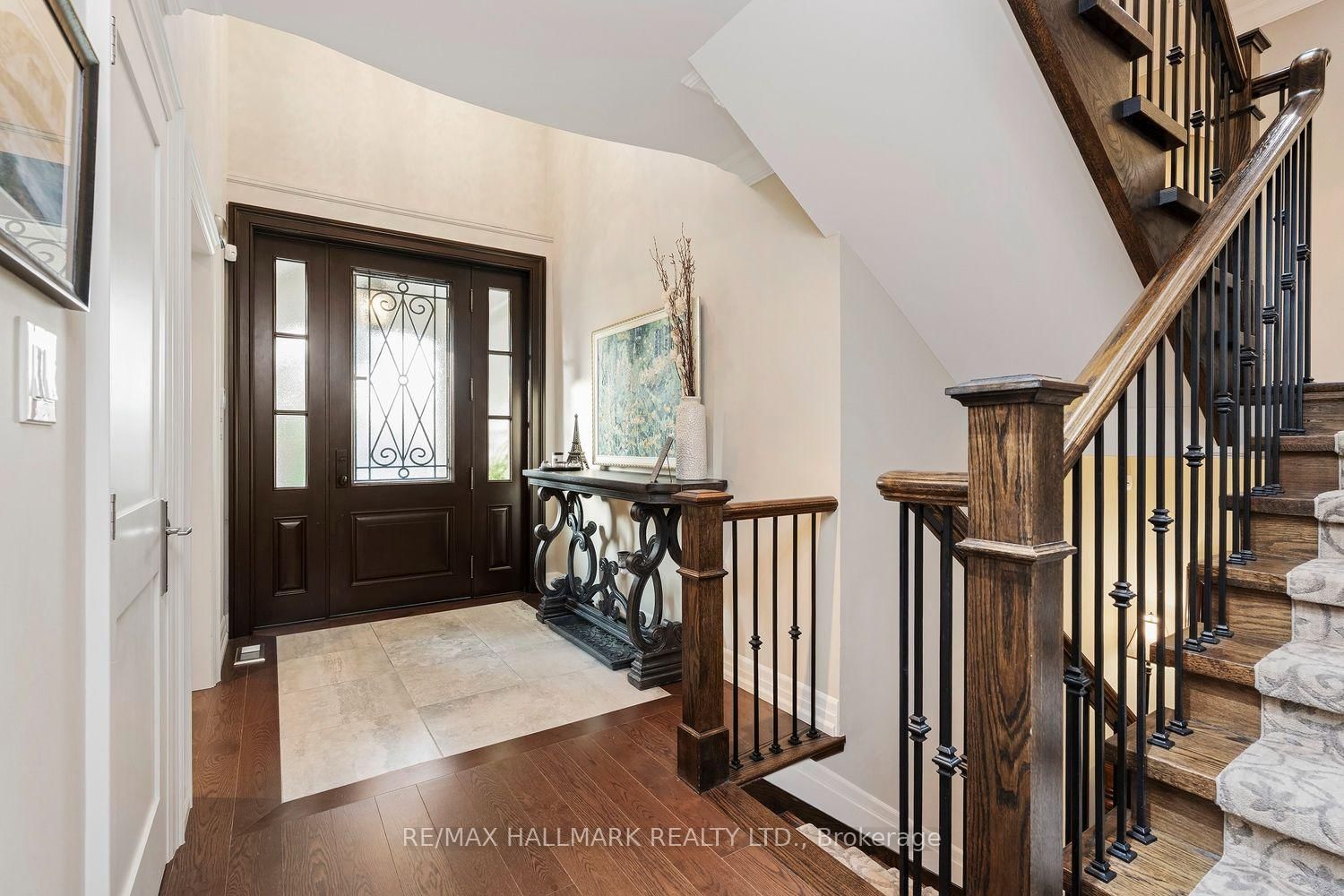 25 Queensborough Crescent • Toronto, ON photo 4
