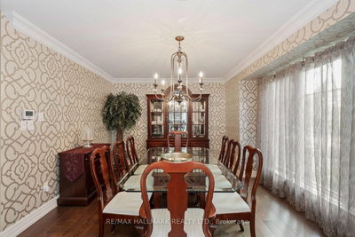 25 Queensborough Crescent • Toronto, ON photo 7